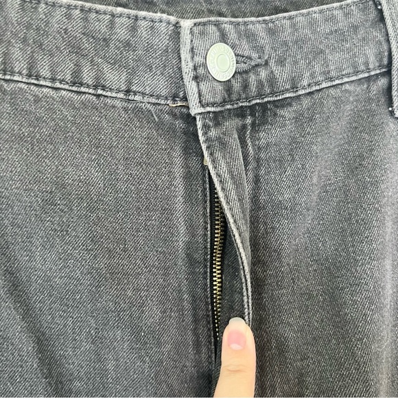 H&M NWT Loose Mom Jeans, Black Wash, Grey Relaxed Fit Straight Jeans - Picture 6 of 12